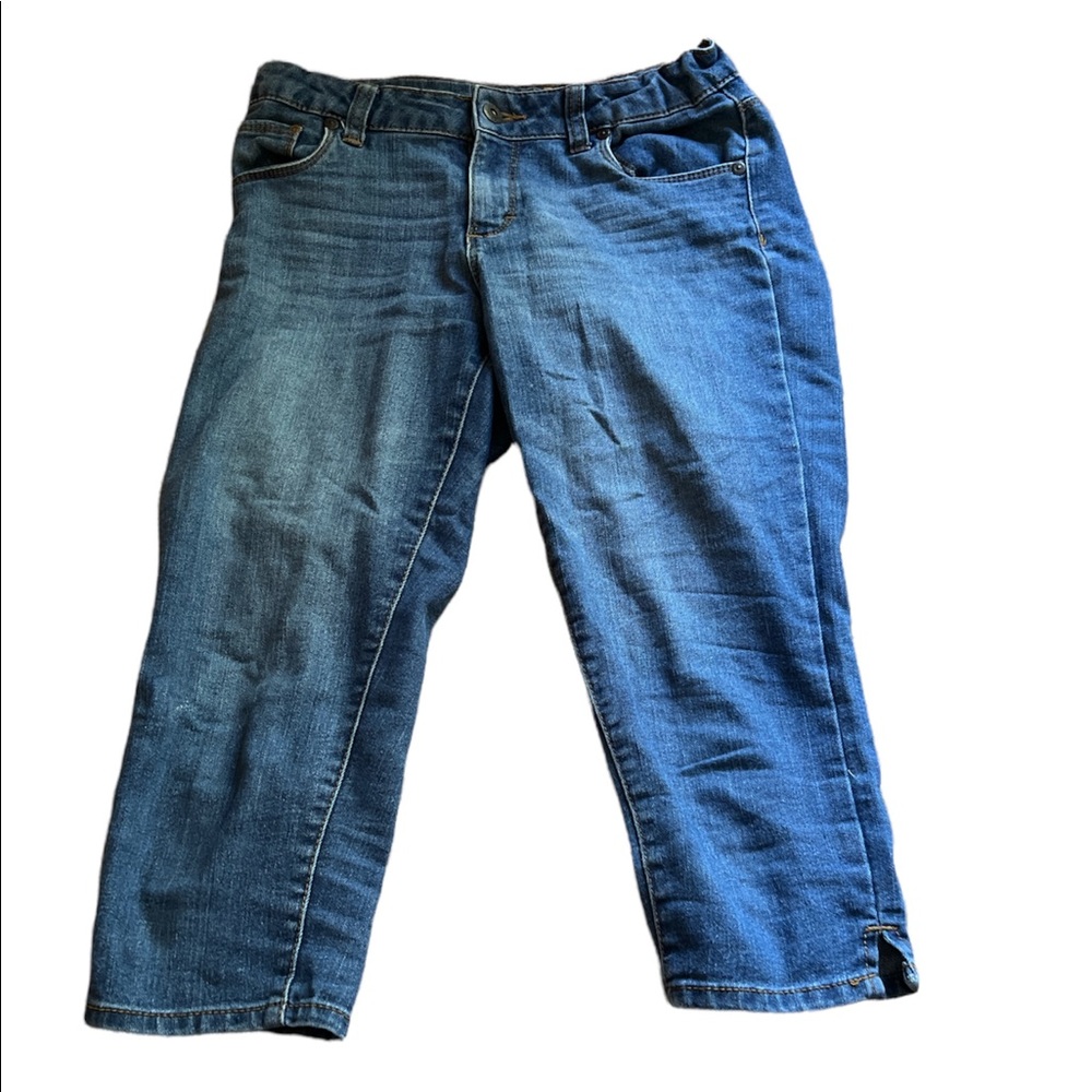 Blue, 14 regular sized capri for girls. The brand is Arizona.